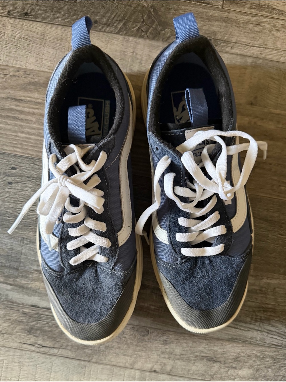 Vans men/ women  Blue and White Retro-Style Sneakers